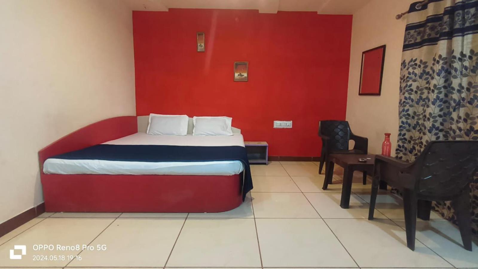 ראג'קוט Hotel Velvet מראה חיצוני תמונה