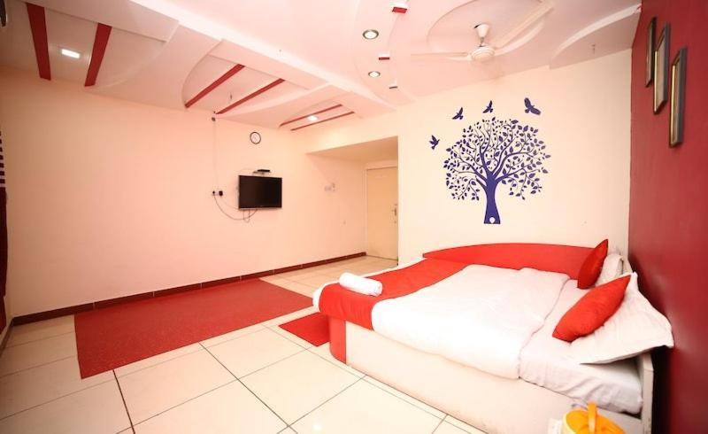ראג'קוט Hotel Velvet מראה חיצוני תמונה